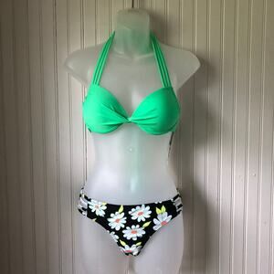 SALT + COVE Juniors Strappy Underwire Push Up Top (XS) Hipster Bottoms (S)